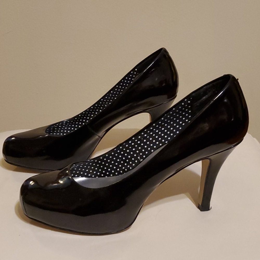 Shoes - Picture 3 of 4